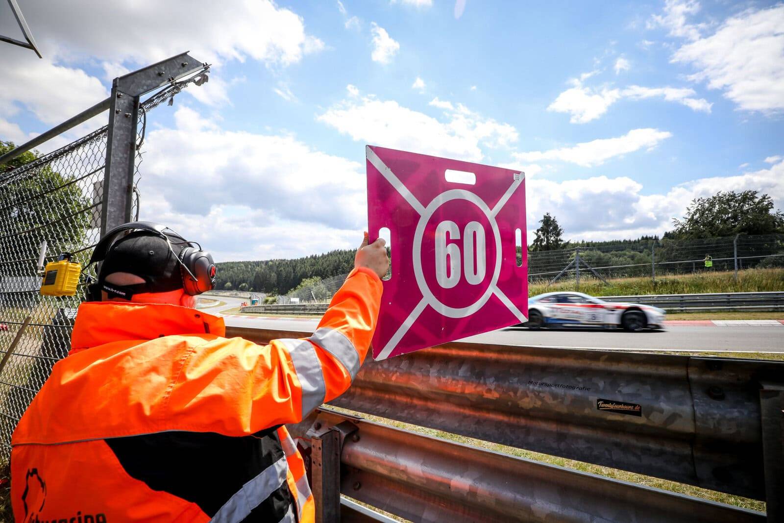 Temporäre Streckensicherung beim Motorsport im ADAC Nordrhein.